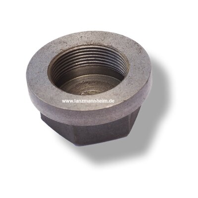 Union nut for pipe sections in cylinder and water box