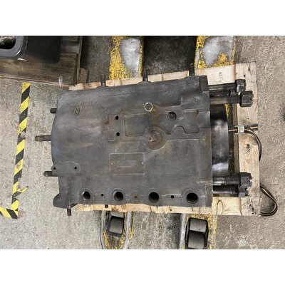 Engine/gearbox components d9506