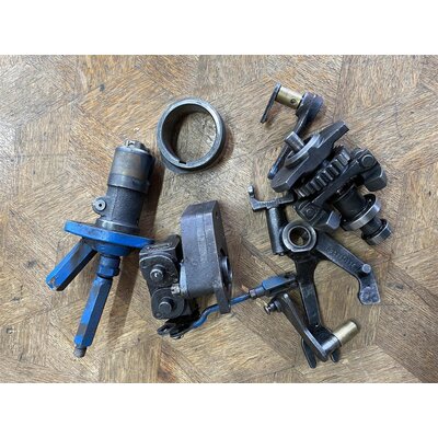 Pompe  huile, pompe de retour, rgulateur, tringlerie de commande d1706