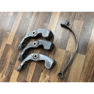 Clutch shoes d7506, overhaul, renew lining and renew sliding piece