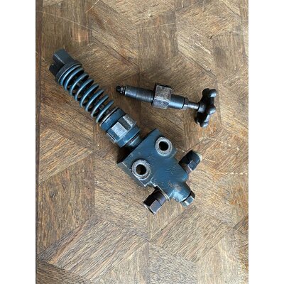 Rvision de la pompe  carburant et du gicleur Ursus