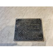 Schild zur Beachtung (Englisch)