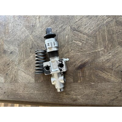 Rvision de la pompe  carburant d8506