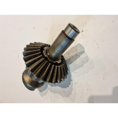 Claw shaft PTO with gear wheel