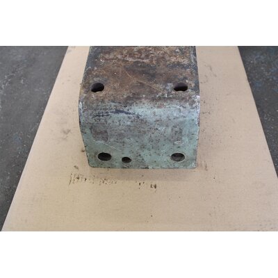 Etrier dattelage pour dispositif dattelage aux champs ..........Equerre dappui