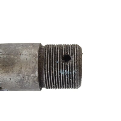 Front axle bolt with pusher