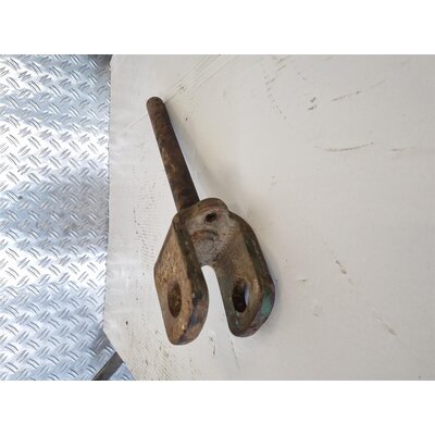 Front axle bolt with pusher