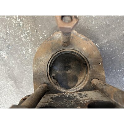 Cylinder head 5 liters