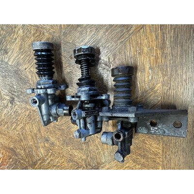 Overhaul 3 x pre-pump oiler