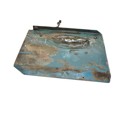 Support bracket for oil tank