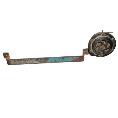 Flat iron holder for mounting the battery on the dashboard wall