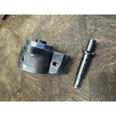 Overhaul of oil unit, fitting of new central shaft