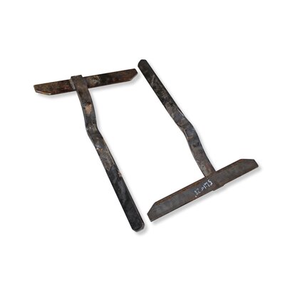 Supports left and right on valve wall for d8506