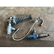 Revisione della pompa del carburante e dellugello di...