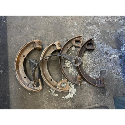 Revisione dei dischi della frizione, della fascia del freno a frizione e della fascia del freno a mano d9506