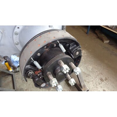 Foot brake system: Riveting on brake pads foot brake