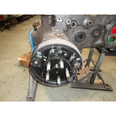 Foot brake system: Riveting on brake pads foot brake