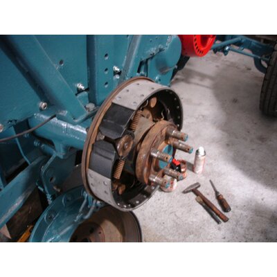 Foot brake system: Riveting on brake pads foot brake