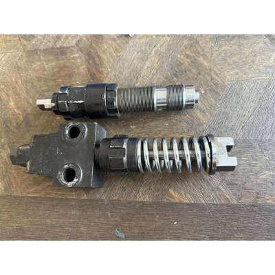 berholung Kraftstoffpumpe und Stelfhrung Ursus