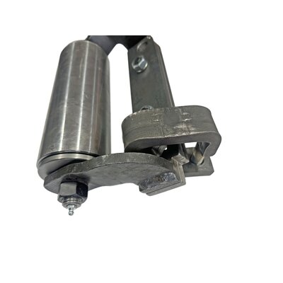 Belt guide pulley attachment for rigid front axle in Bulldog up to no. ............. (Replacement see 81501)