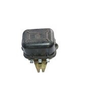 Regulador de 12 V, presenta marcas de desgaste en los...