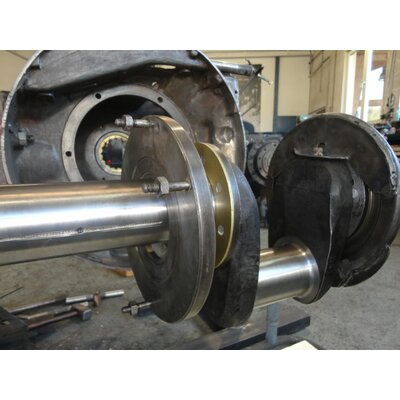 Rectifier le vilebrequin au niveau du tourillon et latralement (embrayage)