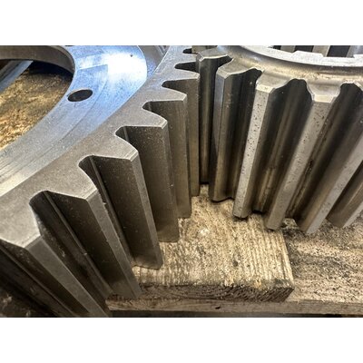 Gearbox: Regrinding the gear wheel