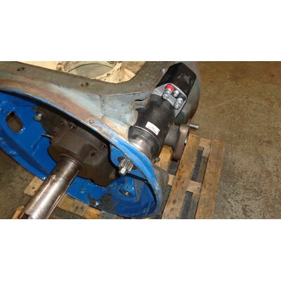 Perforacin en el crter para la cabeza brillante del motor de arranque