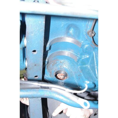 Perforacin en el crter para la cabeza brillante del motor de arranque