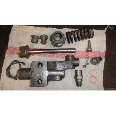 Crankshaft, clutch, oil pump, fuel pump