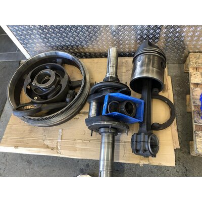 Vilebrequin, bielle, piston, lubrificateur, rgulateur, embrayage