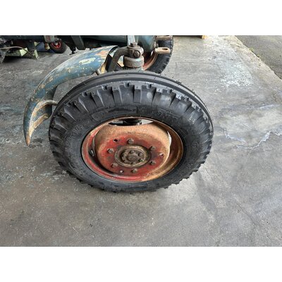 Spurreifen (5,50-16).....(5.50-16)