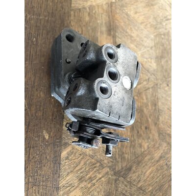 Oiler and return oiler