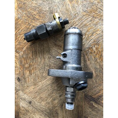 Fuel pump and nozzle d1306